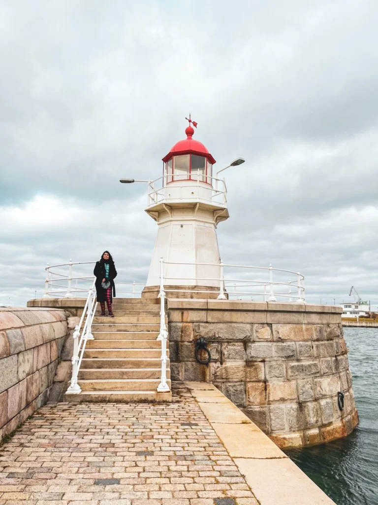Kiki from RooKiExplorers posing in front of one of Malmo's lighthouses.