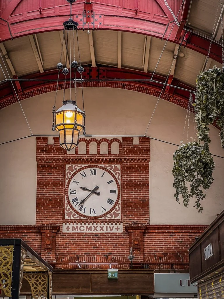 A clock in Malmo Central train station.