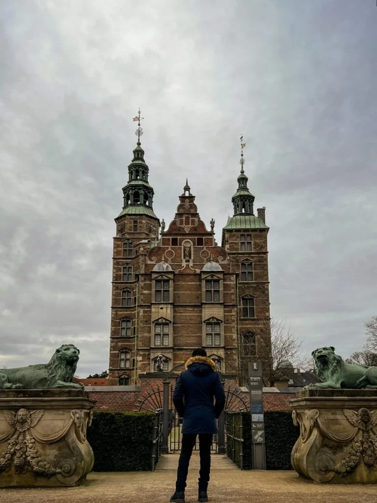 Roopesh from RooKiExplorers posing in front of the Rosenborg Castle in Denmark.