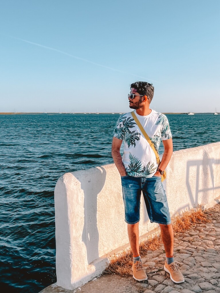 Roopesh from RooKiExplorers posing in Faro's waterfront.