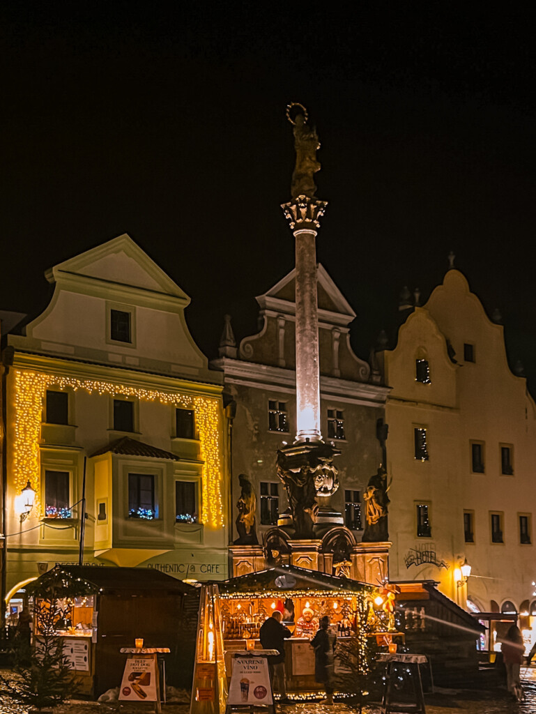 A few Christmas market stalls near the plague column in Český Krumlov.
